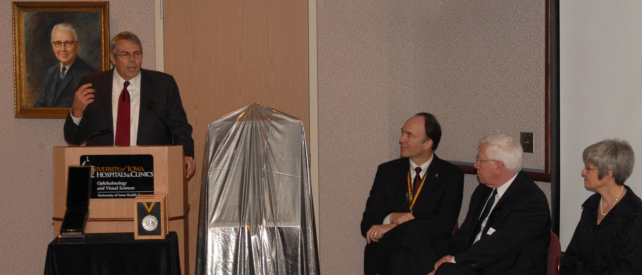 Braley podium speaker