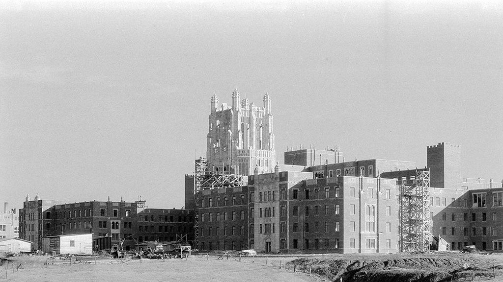 Construction of General Hospital, The University of Iowa, 1928.jpg